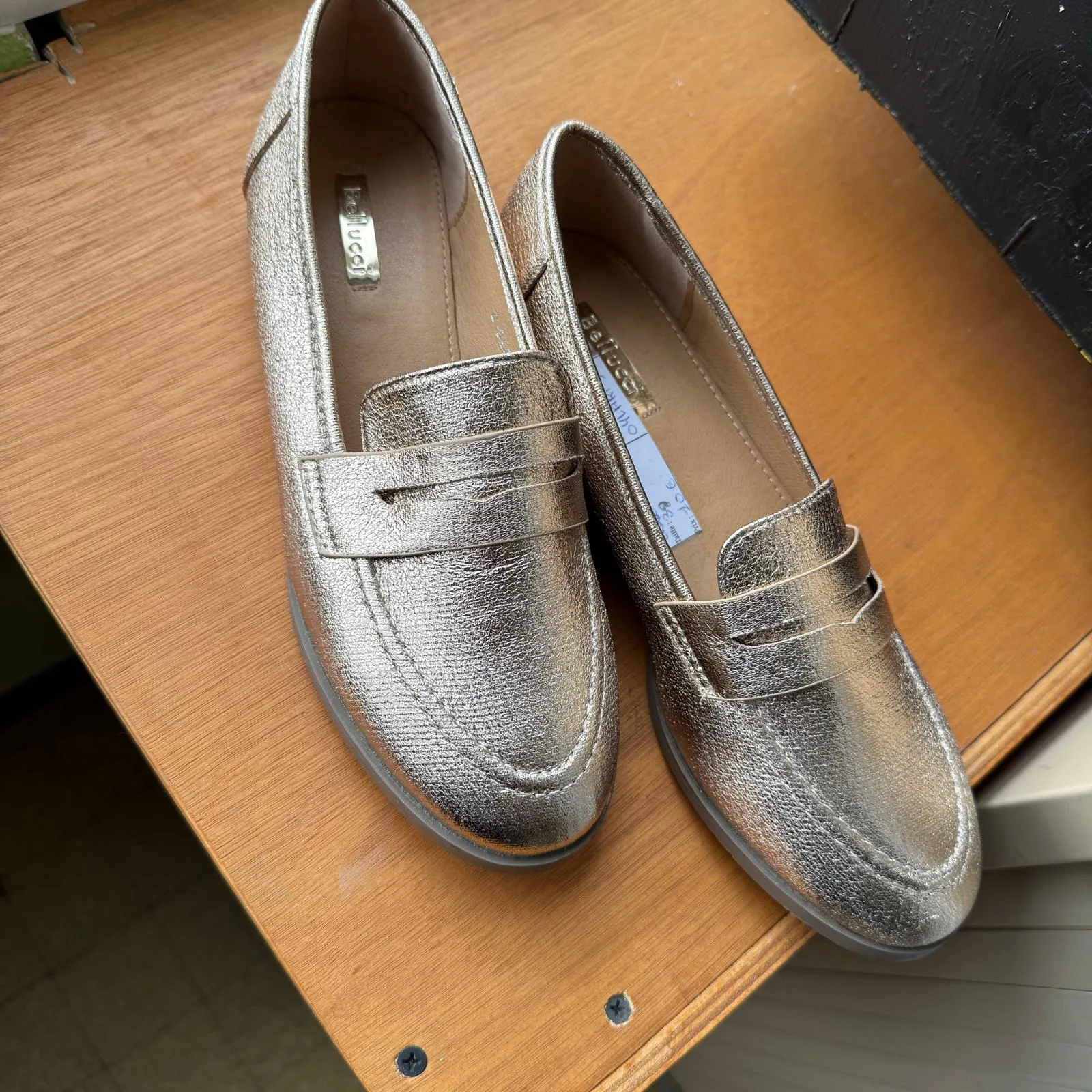 * Chaussures Dorées pointure 39
