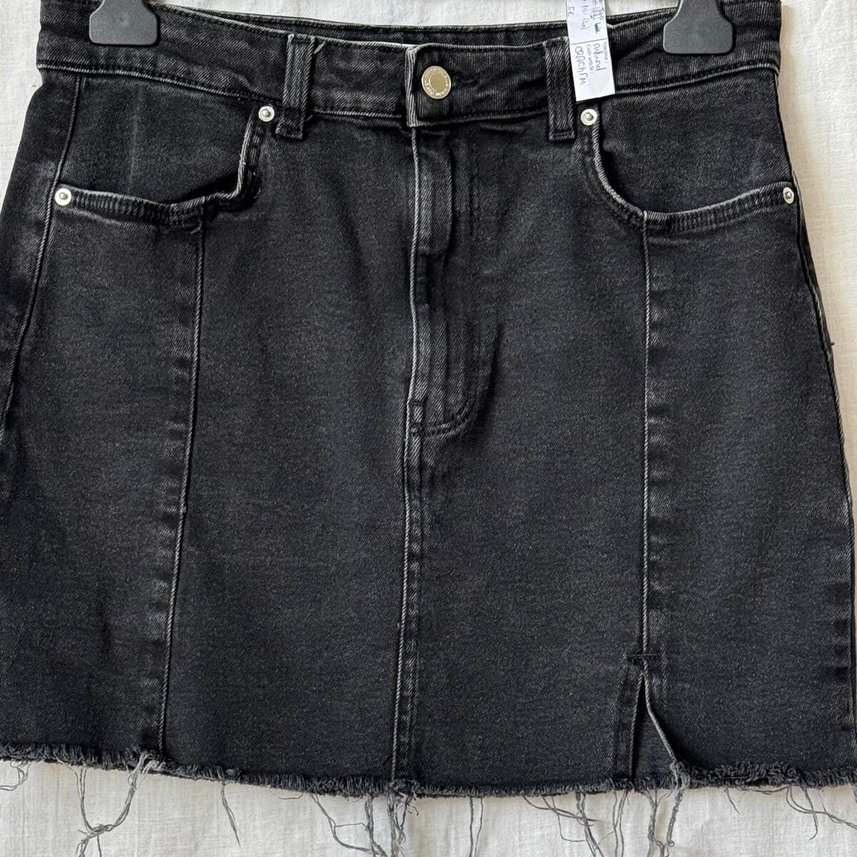 Jupe Courte Noire en Jean M à 5€