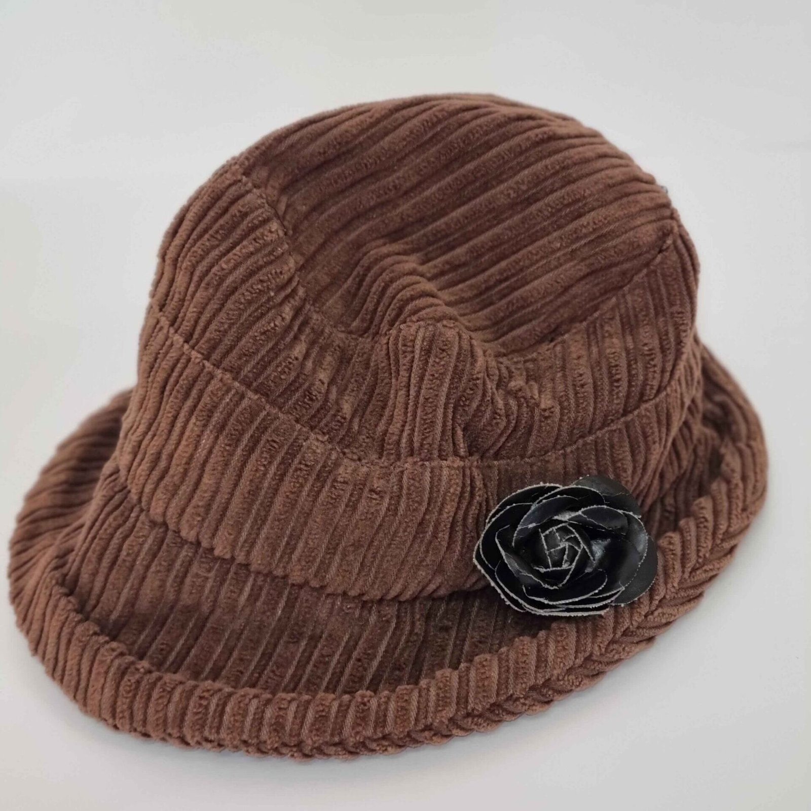 Chapeau marron 3€