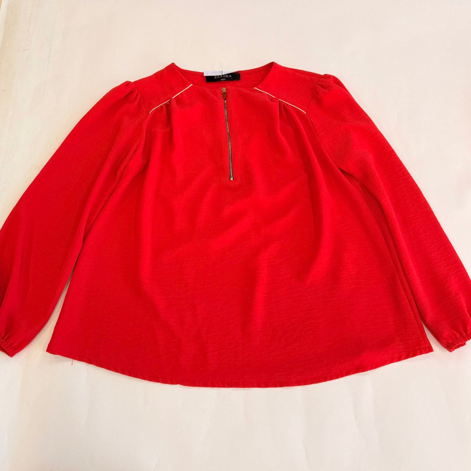 Haut Rouge Taille M 3€