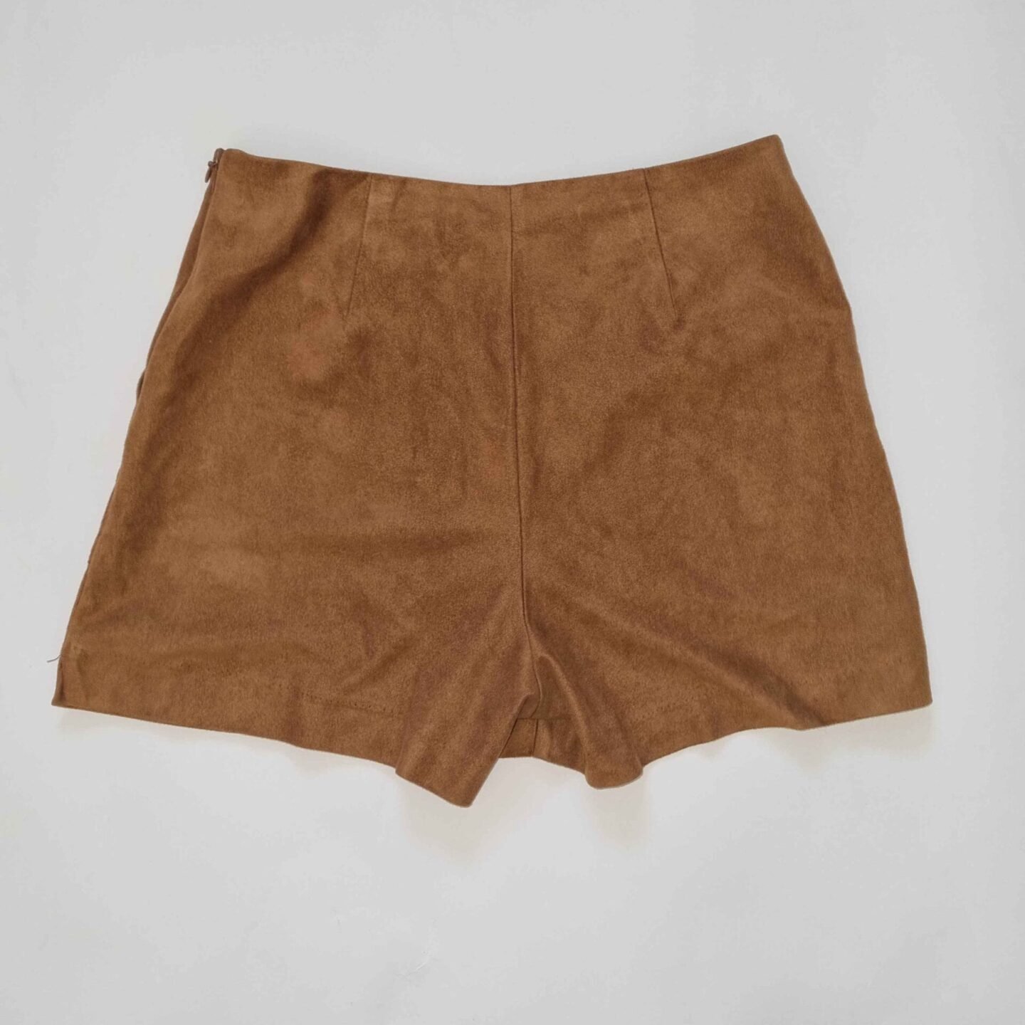 * Short en daim Taille 34