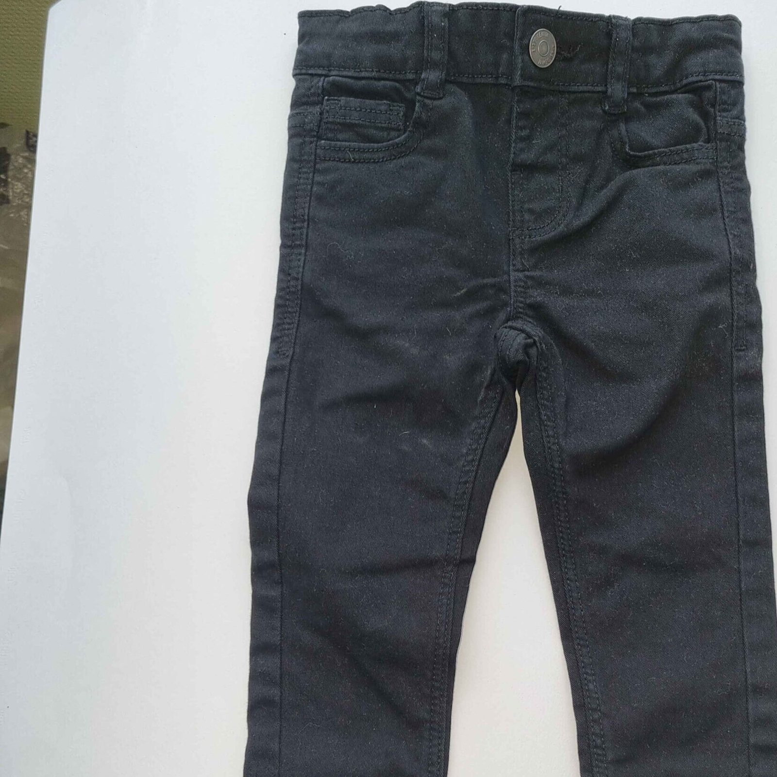 * JEAN NOIR TAILLE 3 ANS