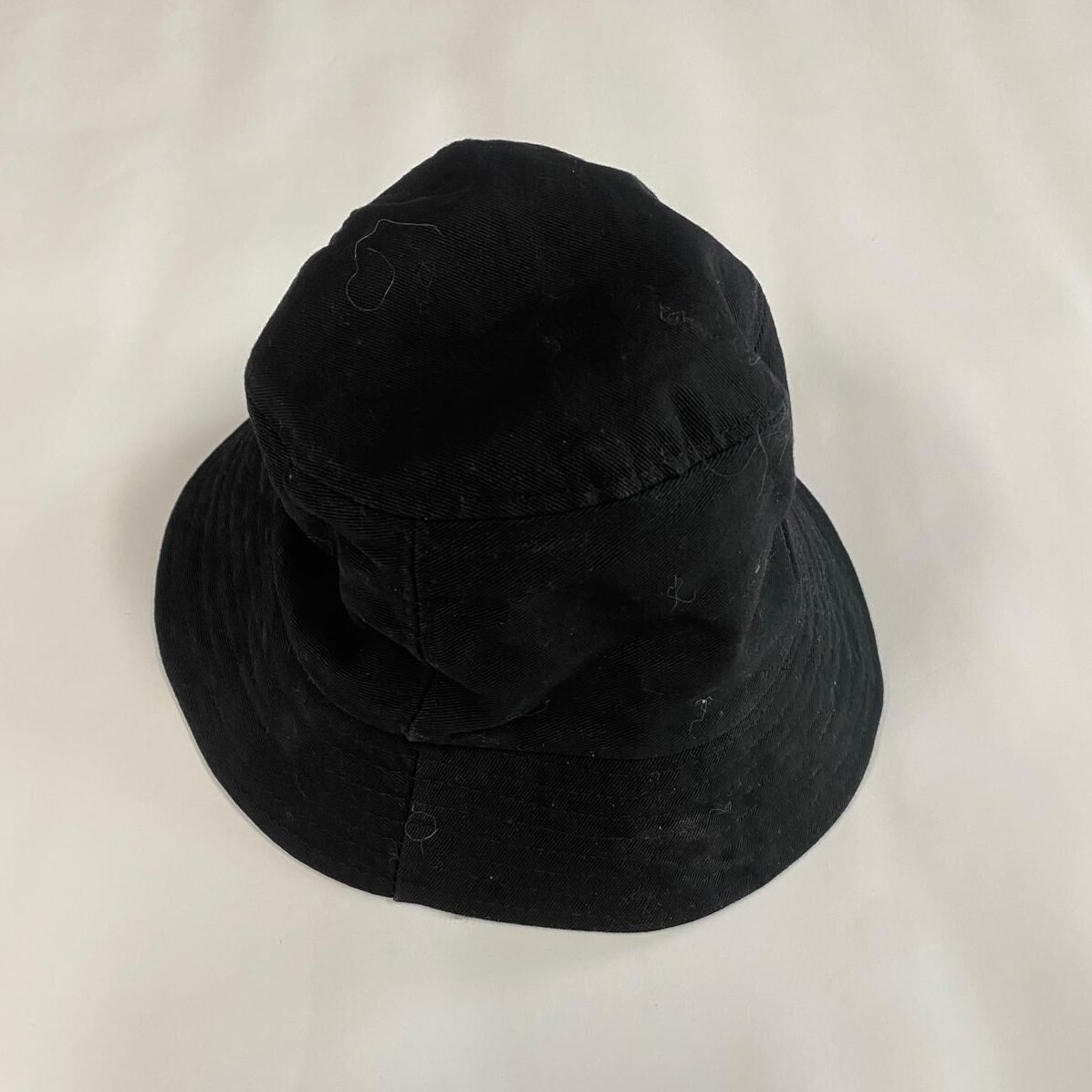 Bob noir en coton 58 cm